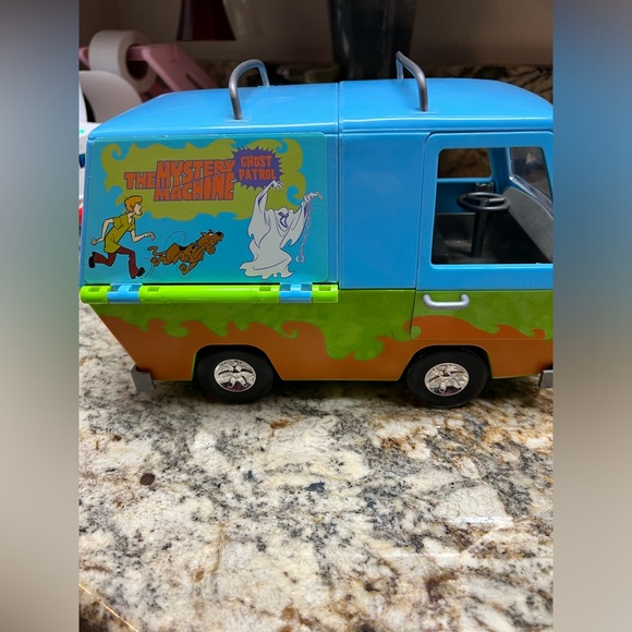 Scooby Doo figures and Ghost Patrol Mystery Machine - Picture 8 of 8
